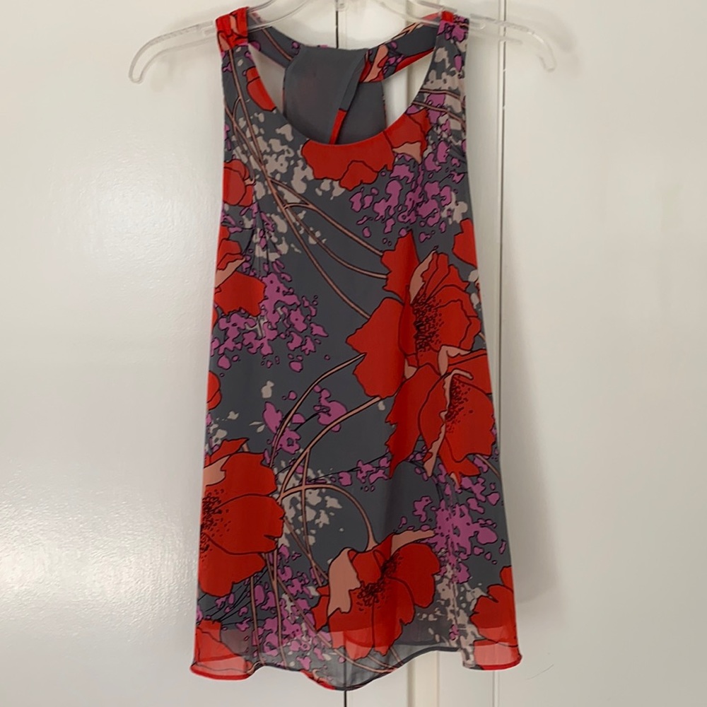 Floral scoop neck float top